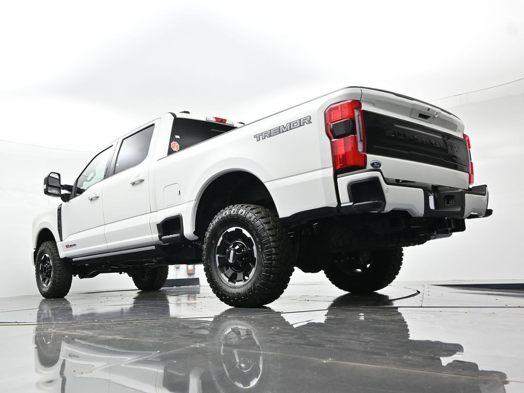 Ford F-250SD Vehicle Full-screen Gallery Image 23