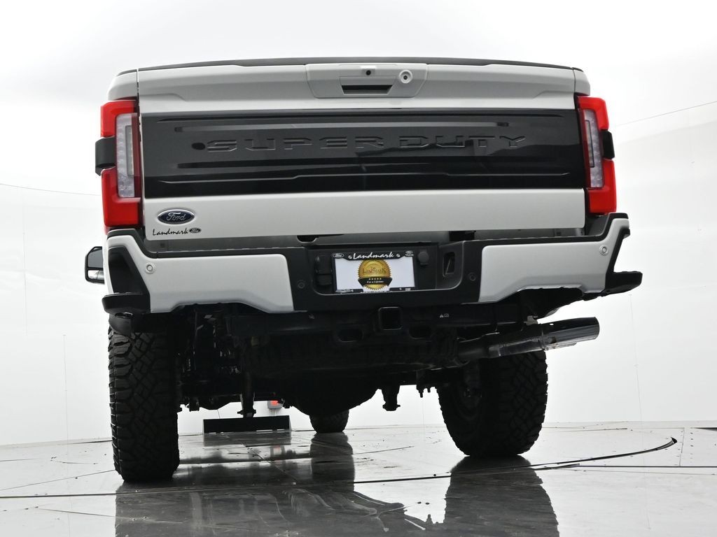 Ford F-250SD Vehicle Full-screen Gallery Image 24