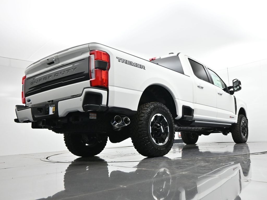 Ford F-250SD Vehicle Full-screen Gallery Image 25