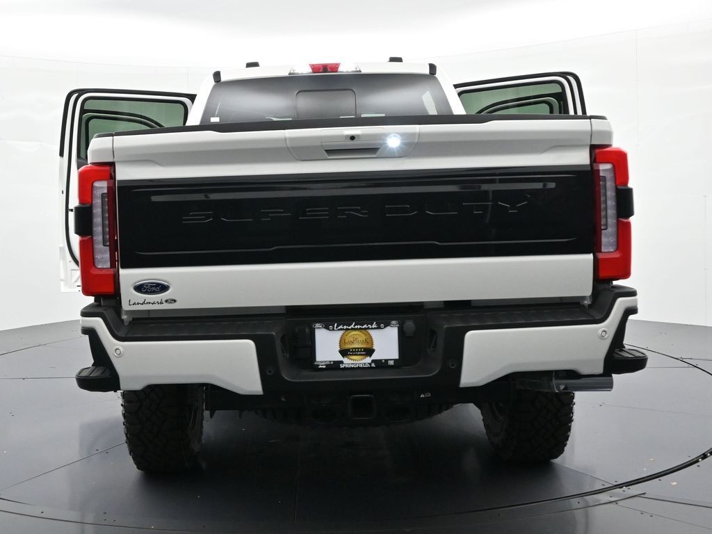 Ford F-250SD Vehicle Full-screen Gallery Image 30