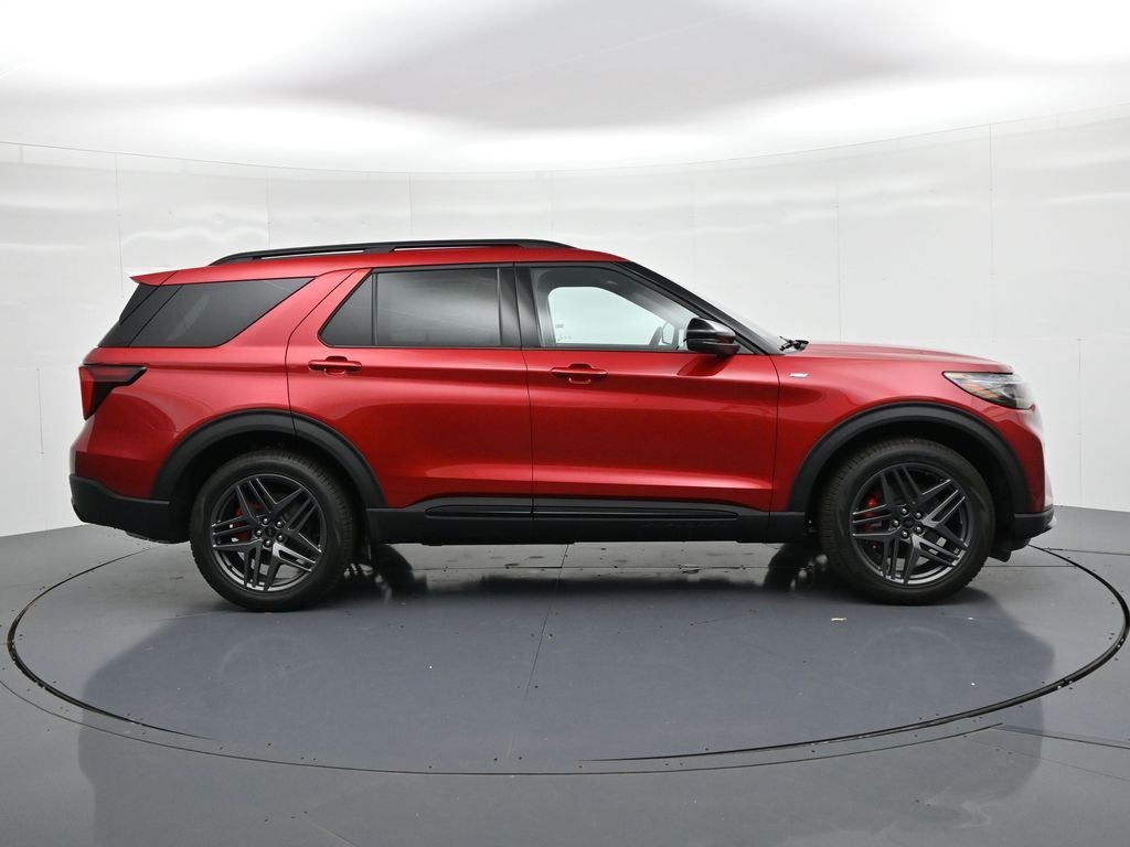 Ford Explorer Vehicle Full-screen Gallery Image 5