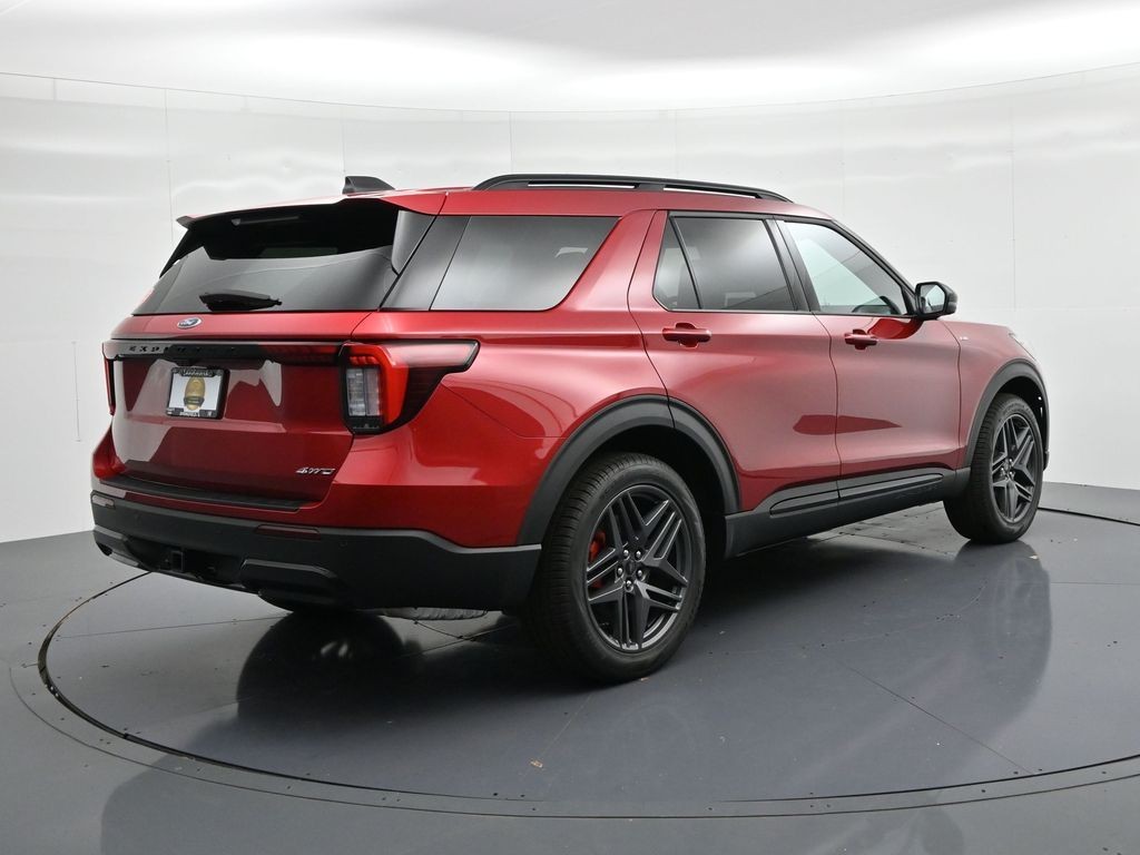 Ford Explorer Vehicle Full-screen Gallery Image 6