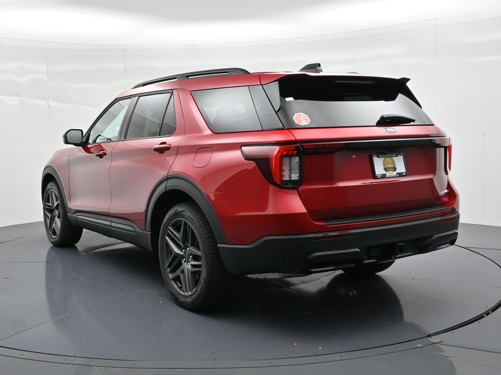 Ford Explorer Vehicle Full-screen Gallery Image 8
