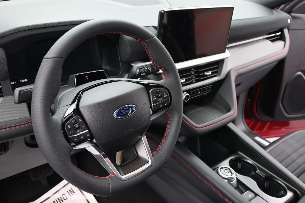 Ford Explorer Vehicle Full-screen Gallery Image 17