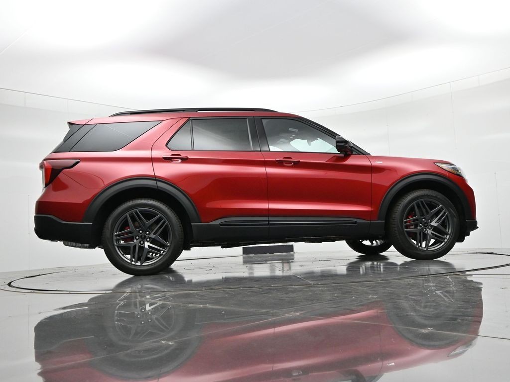 Ford Explorer Vehicle Full-screen Gallery Image 25