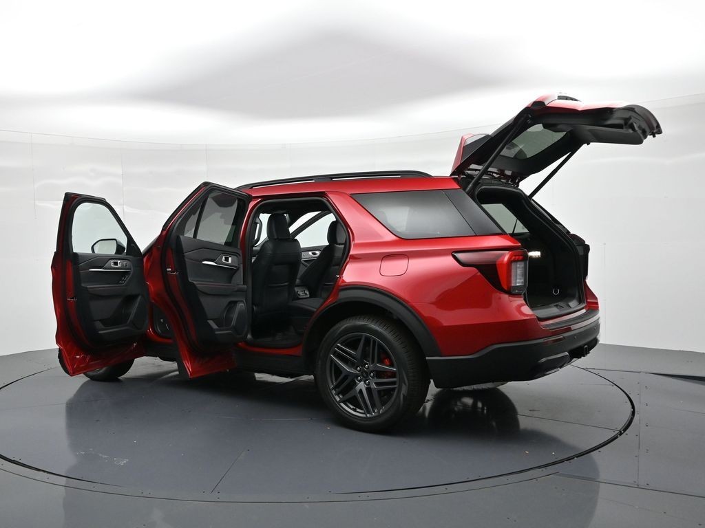 Ford Explorer Vehicle Full-screen Gallery Image 27