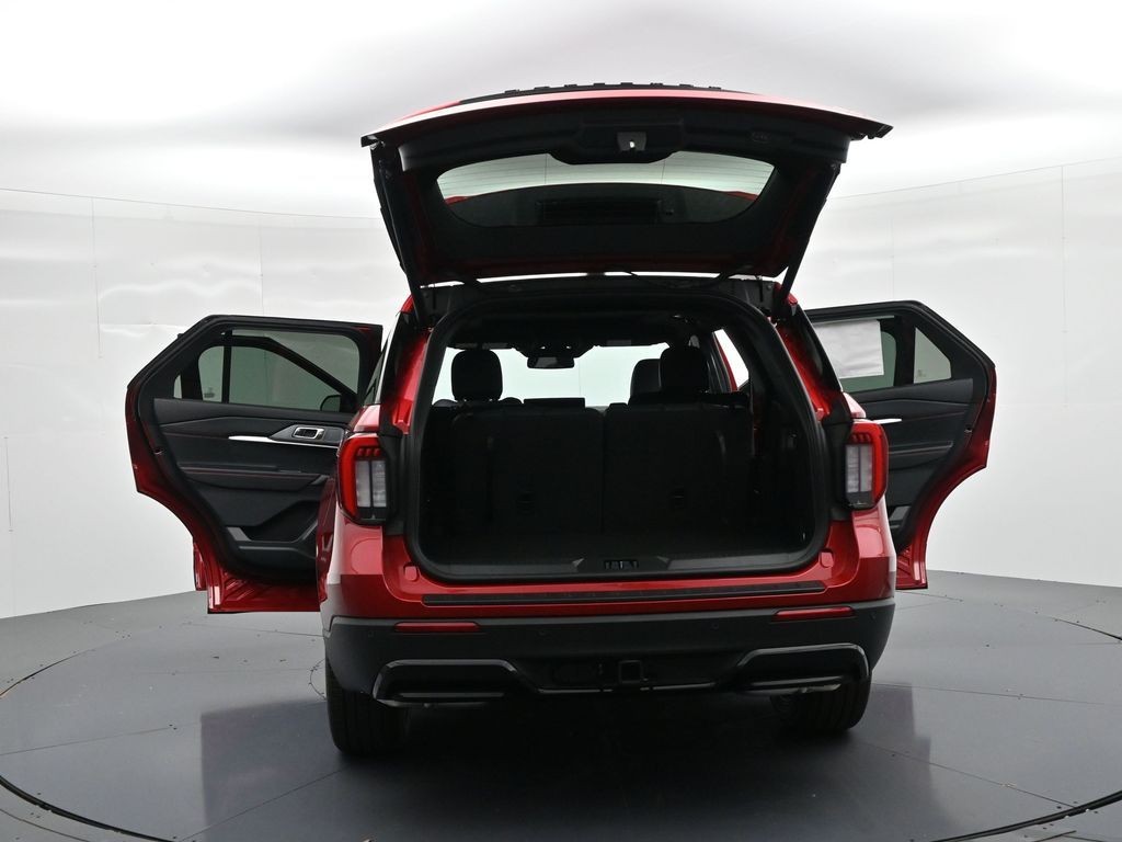 Ford Explorer Vehicle Full-screen Gallery Image 29