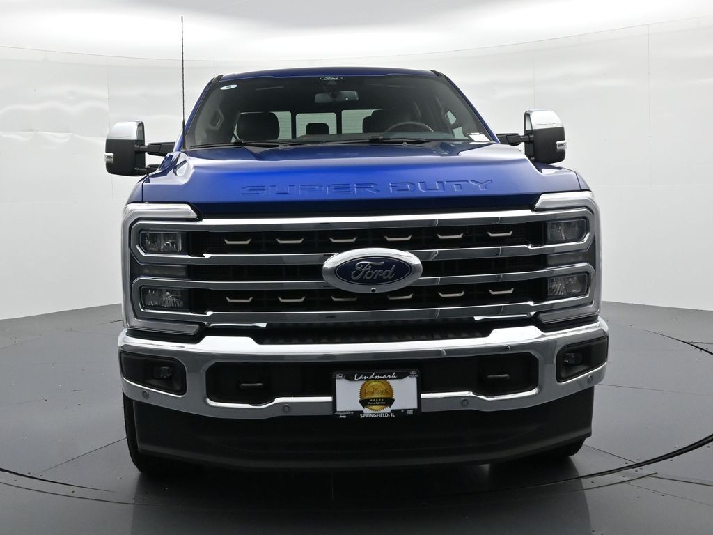 Ford F-250SD Vehicle Full-screen Gallery Image 3