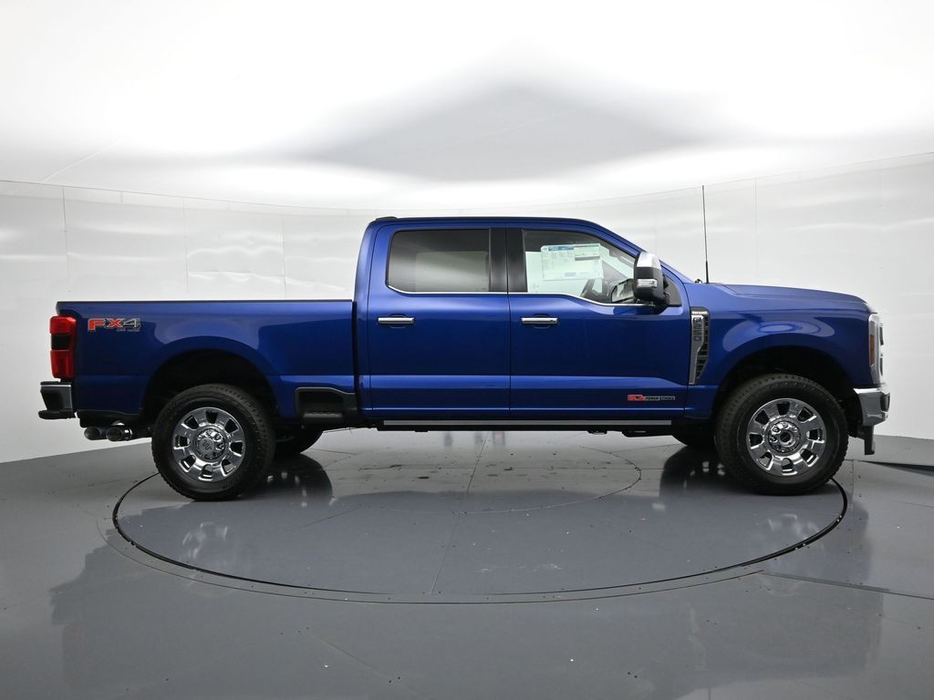 Ford F-250SD Vehicle Full-screen Gallery Image 5