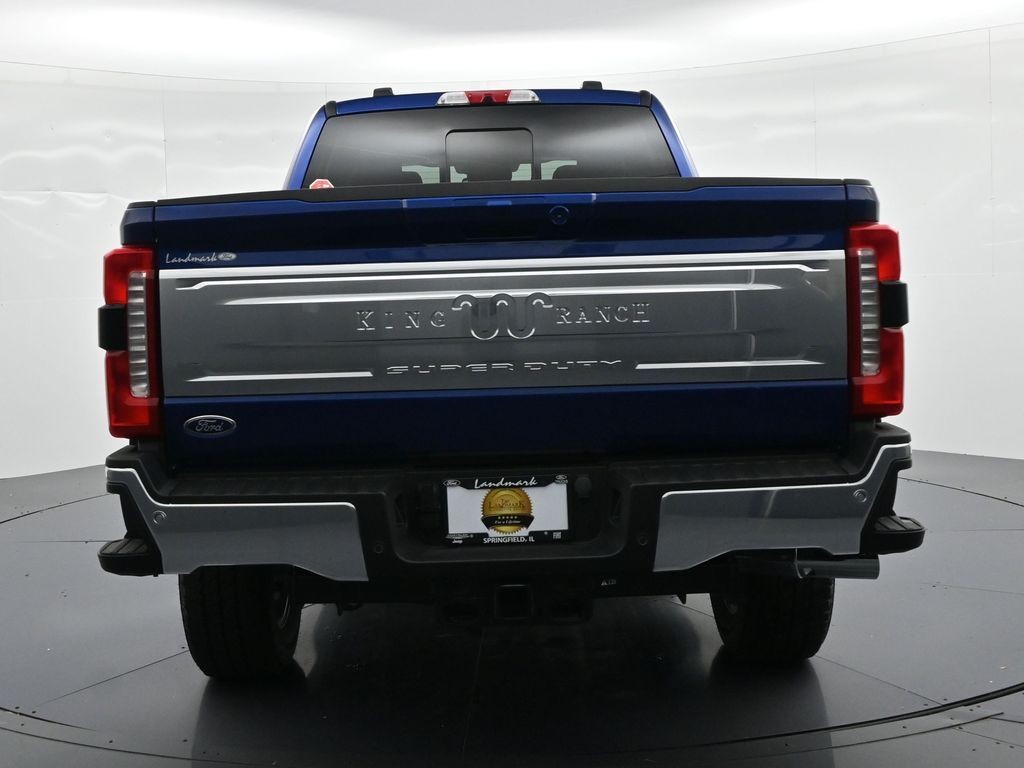 Ford F-250SD Vehicle Full-screen Gallery Image 7