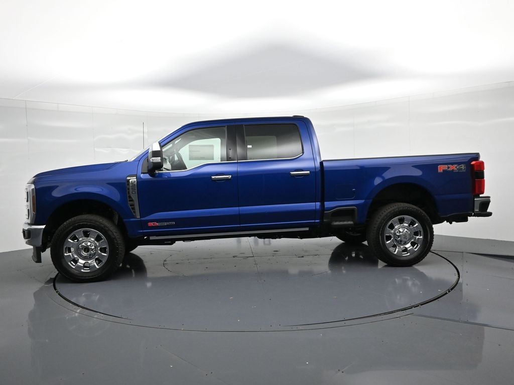 Ford F-250SD Vehicle Full-screen Gallery Image 9