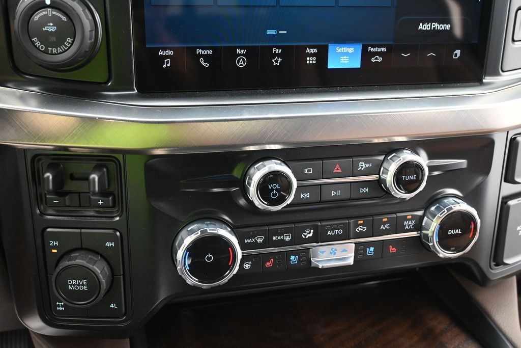 Ford F-250SD Vehicle Full-screen Gallery Image 13