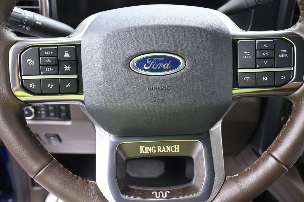 Ford F-250SD Vehicle Full-screen Gallery Image 15