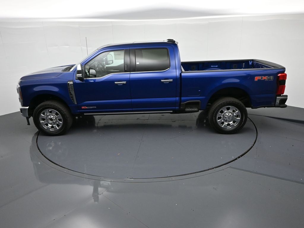 Ford F-250SD Vehicle Full-screen Gallery Image 22