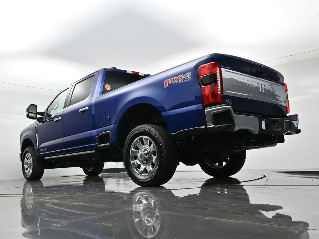Ford F-250SD Vehicle Full-screen Gallery Image 23