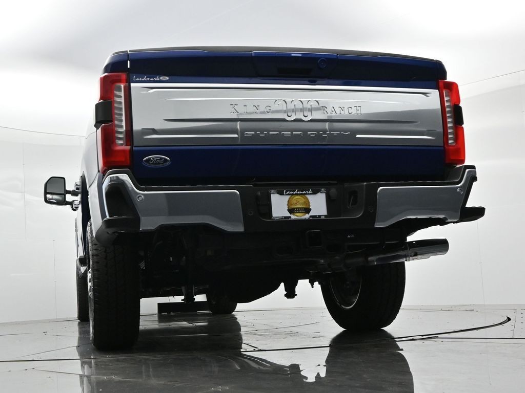 Ford F-250SD Vehicle Full-screen Gallery Image 24