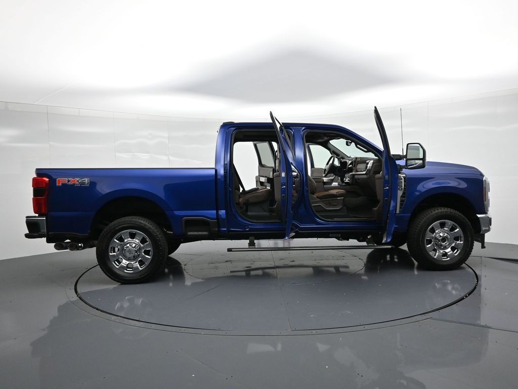 Ford F-250SD Vehicle Full-screen Gallery Image 27