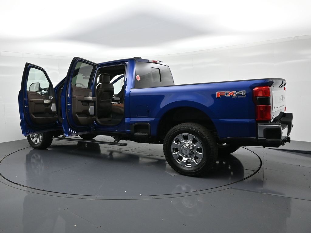 Ford F-250SD Vehicle Full-screen Gallery Image 28