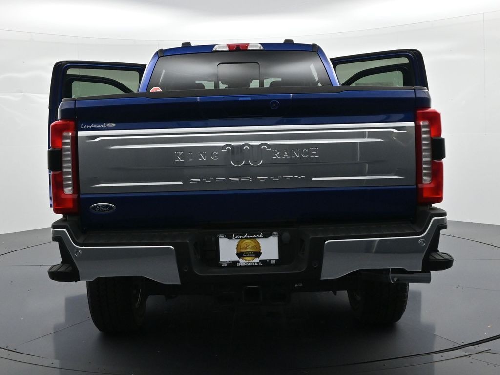 Ford F-250SD Vehicle Full-screen Gallery Image 30