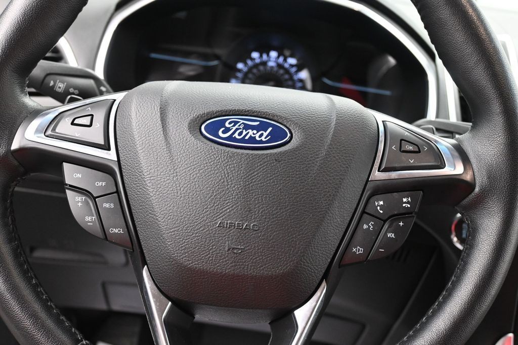 Ford Edge Vehicle Full-screen Gallery Image 13