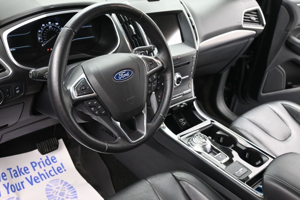 Ford Edge Vehicle Full-screen Gallery Image 14
