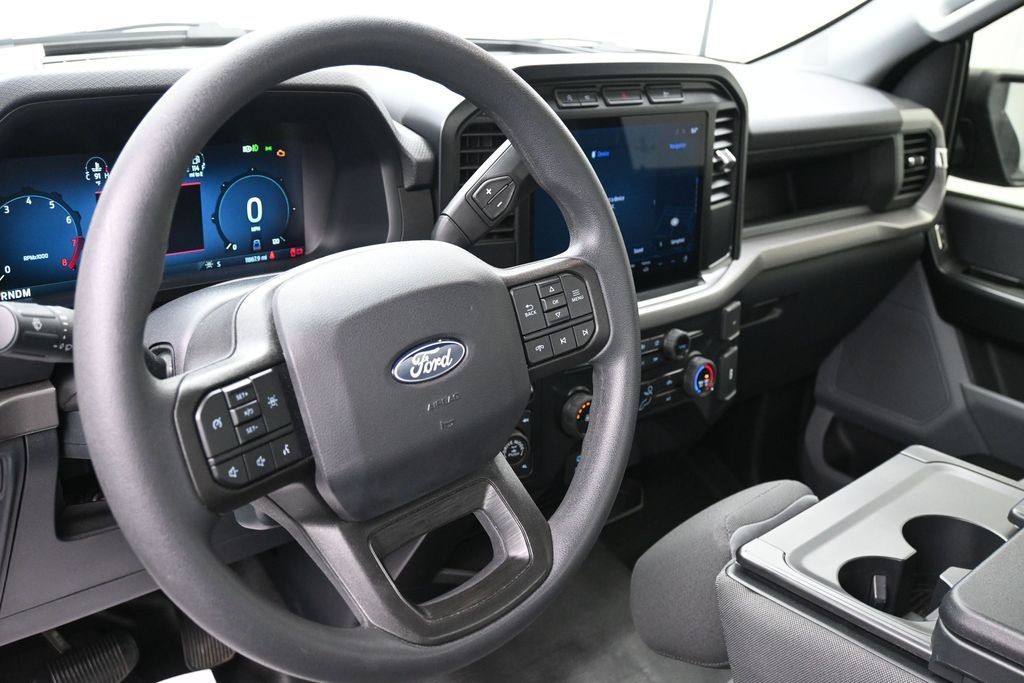 Ford F-150 Vehicle Full-screen Gallery Image 10