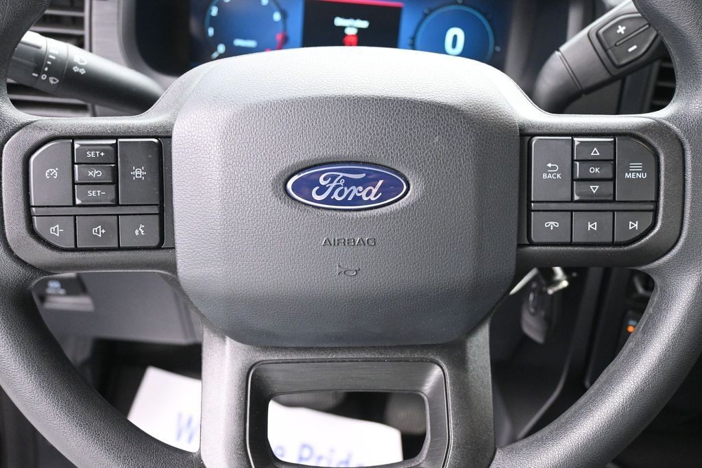 Ford F-150 Vehicle Full-screen Gallery Image 11