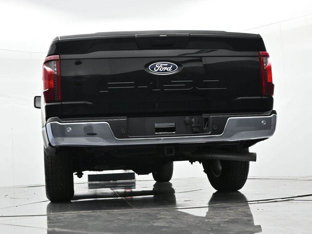 Ford F-150 Vehicle Full-screen Gallery Image 19