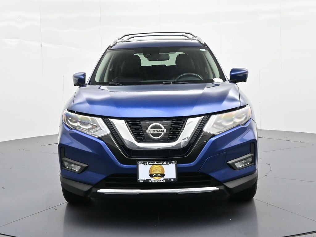 Nissan Rogue Vehicle Full-screen Gallery Image 03