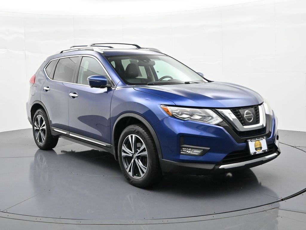 Nissan Rogue Vehicle Full-screen Gallery Image 04