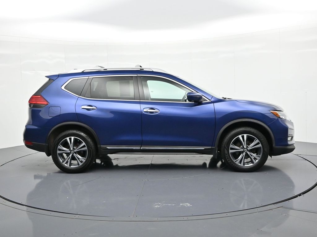 Nissan Rogue Vehicle Full-screen Gallery Image 05