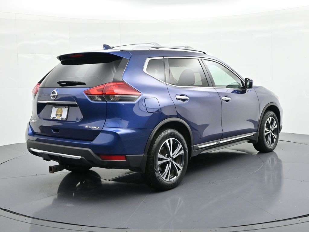 Nissan Rogue Vehicle Full-screen Gallery Image 06