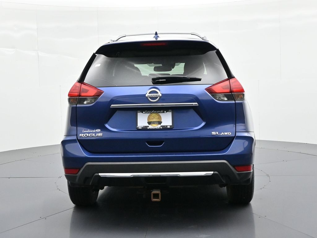Nissan Rogue Vehicle Full-screen Gallery Image 07