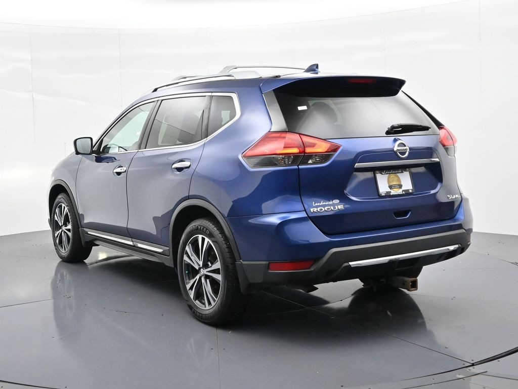 Nissan Rogue Vehicle Full-screen Gallery Image 08