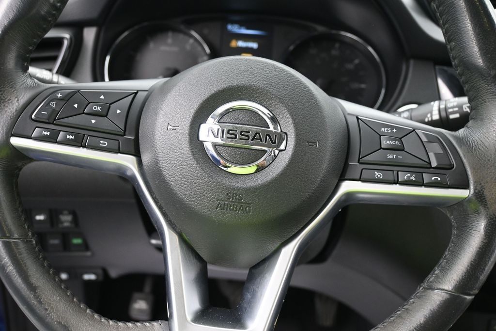 Nissan Rogue Vehicle Full-screen Gallery Image 11