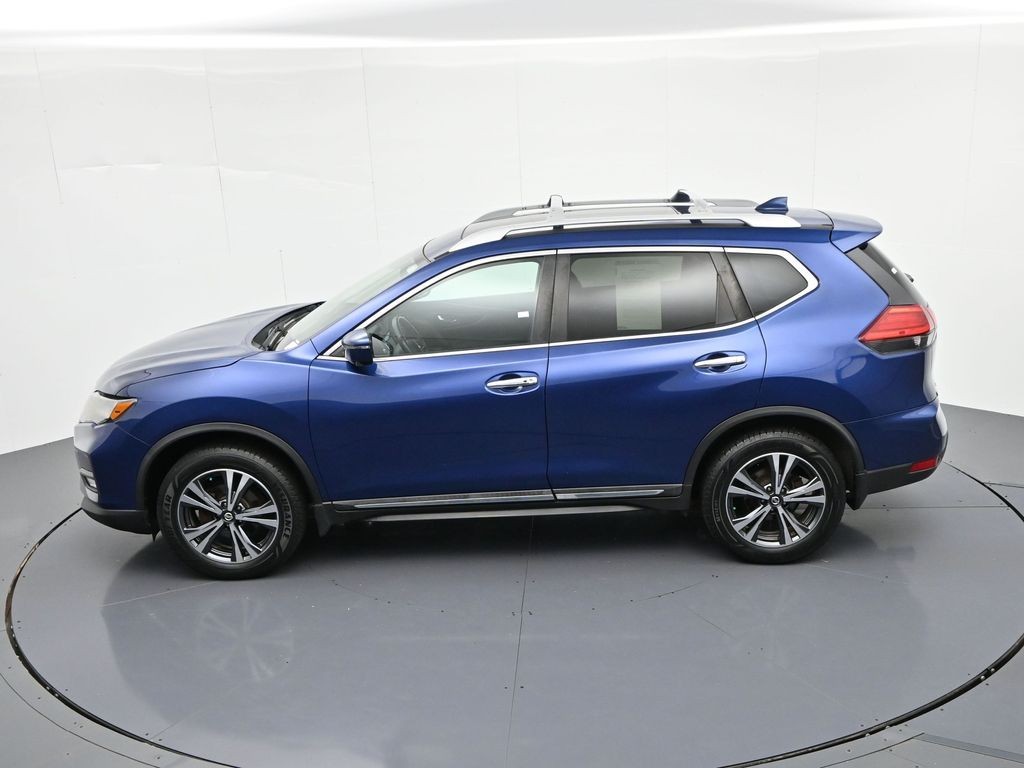 Nissan Rogue Vehicle Full-screen Gallery Image 16