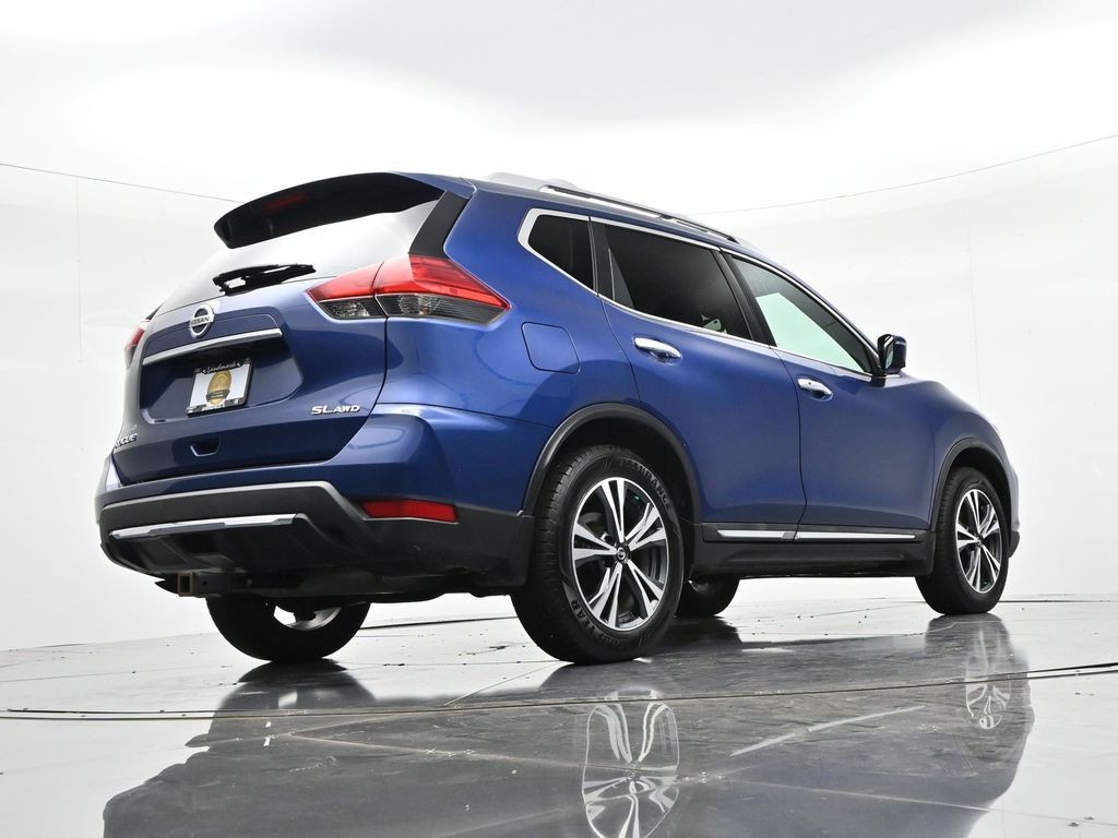 Nissan Rogue Vehicle Full-screen Gallery Image 19