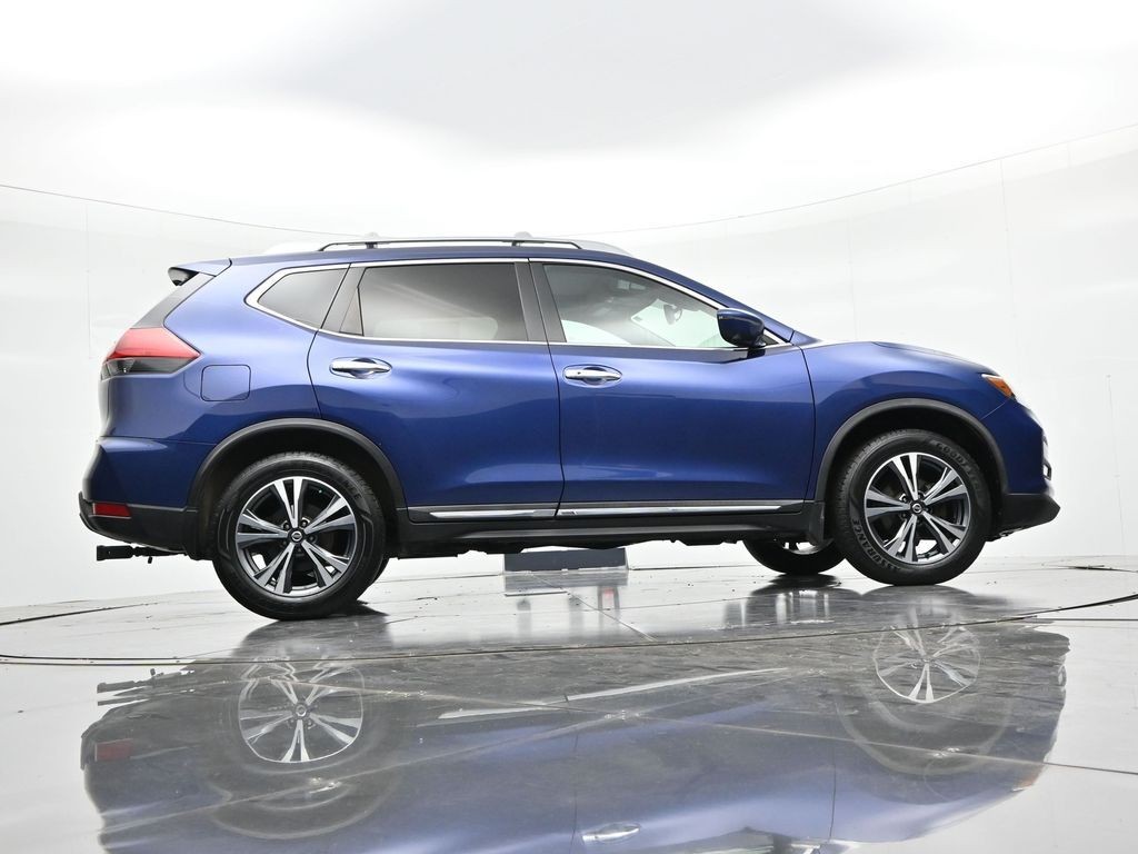 Nissan Rogue Vehicle Full-screen Gallery Image 20