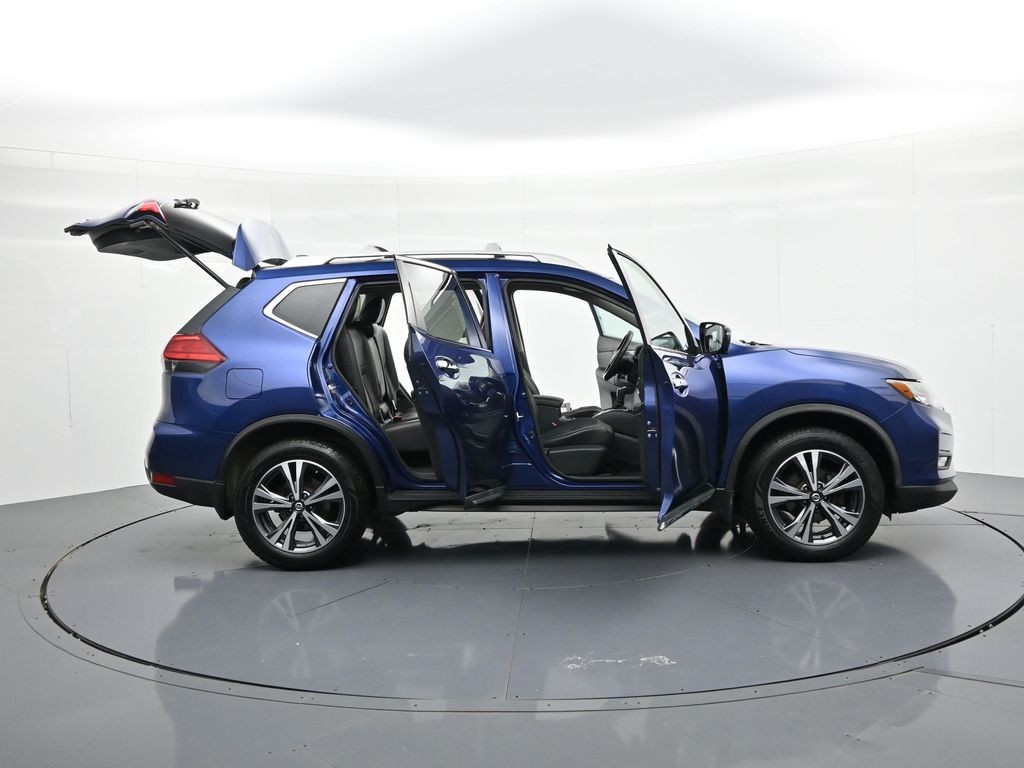 Nissan Rogue Vehicle Full-screen Gallery Image 21