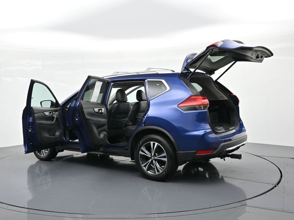 Nissan Rogue Vehicle Full-screen Gallery Image 22