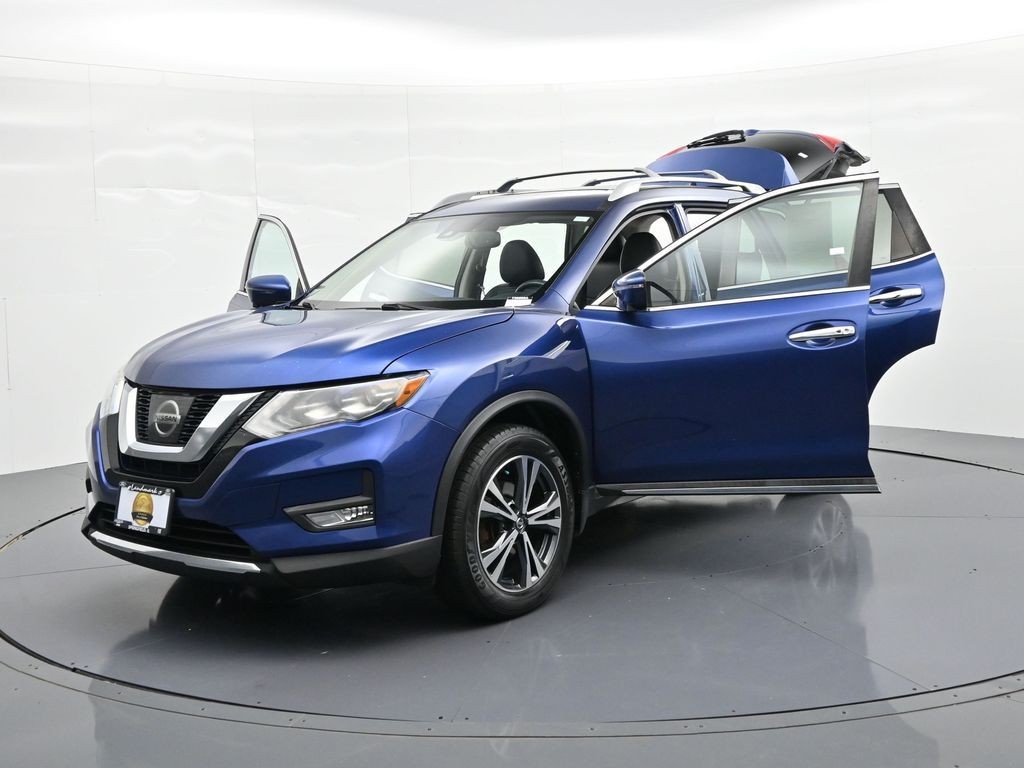 Nissan Rogue Vehicle Full-screen Gallery Image 23