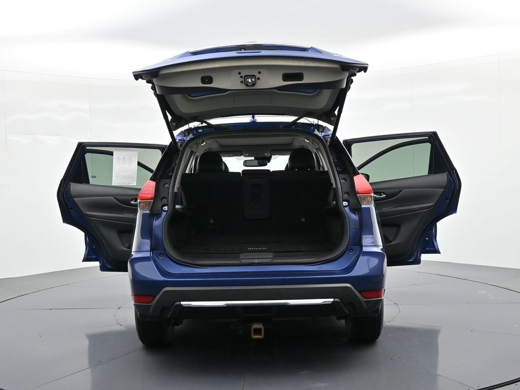 Nissan Rogue Vehicle Full-screen Gallery Image 24