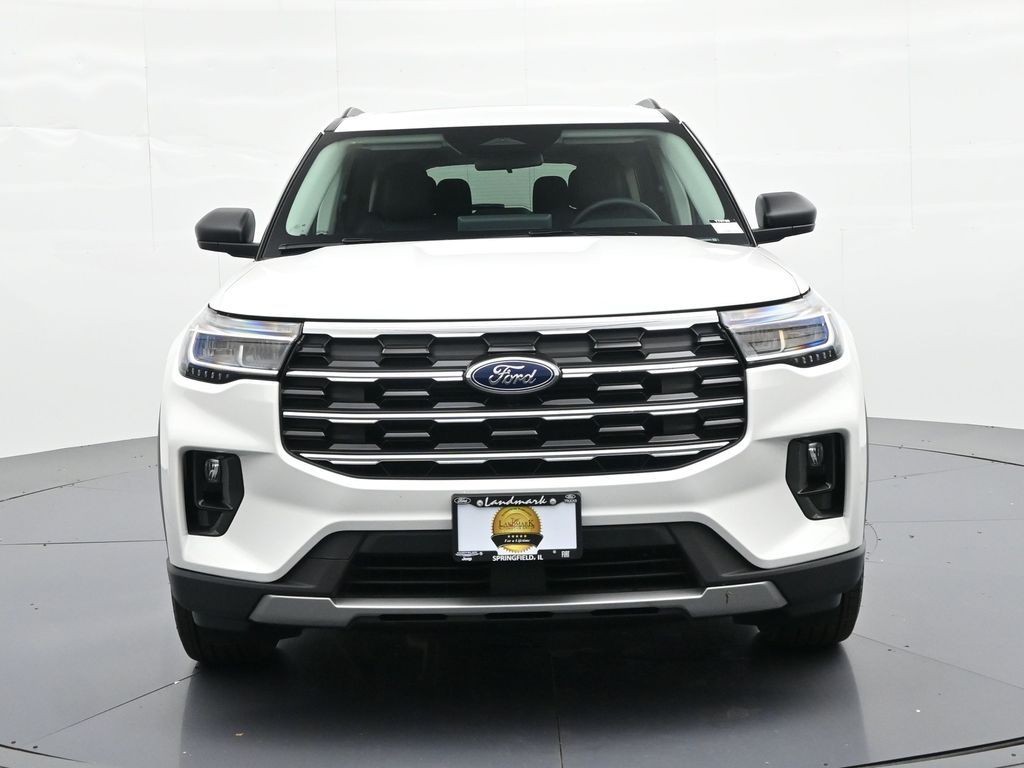 Ford Explorer Vehicle Full-screen Gallery Image 3