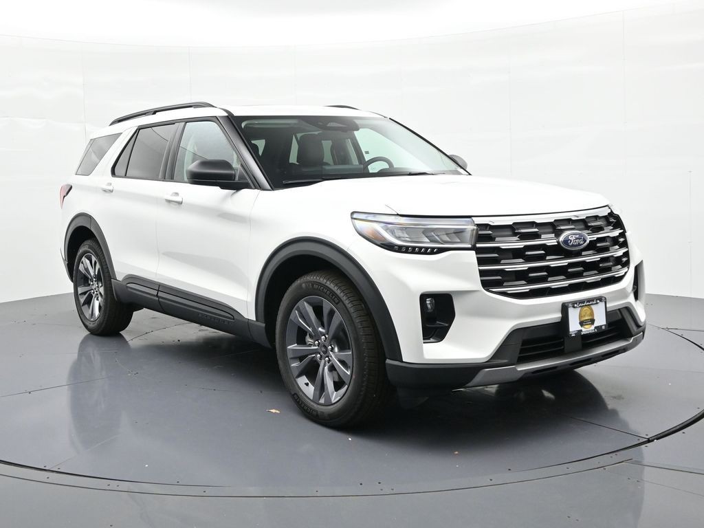 Ford Explorer Vehicle Full-screen Gallery Image 4
