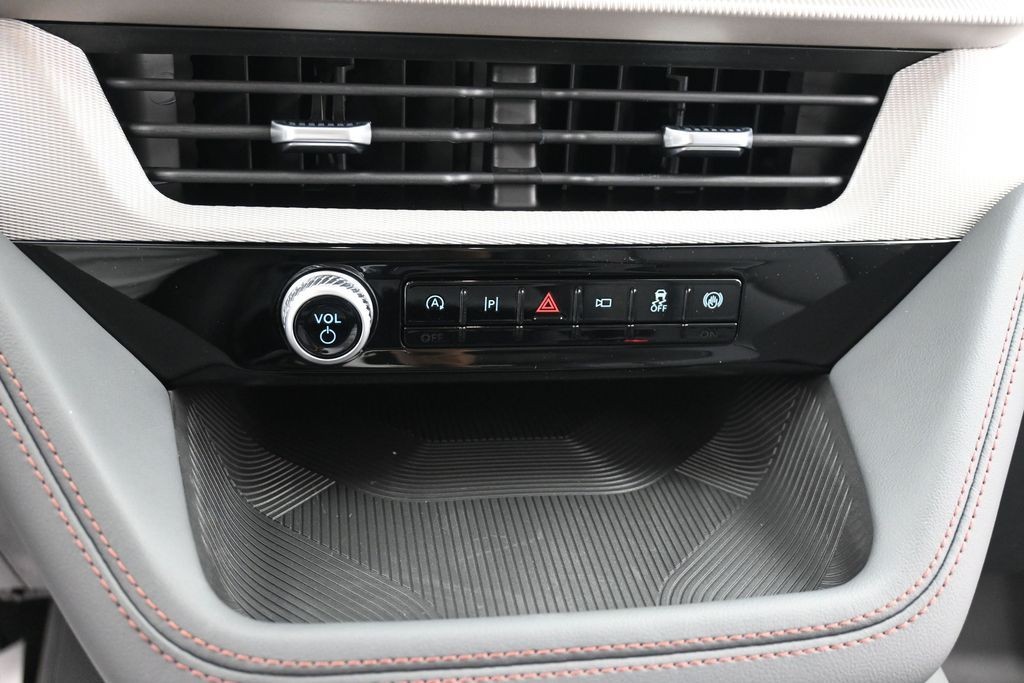 Ford Explorer Vehicle Full-screen Gallery Image 12