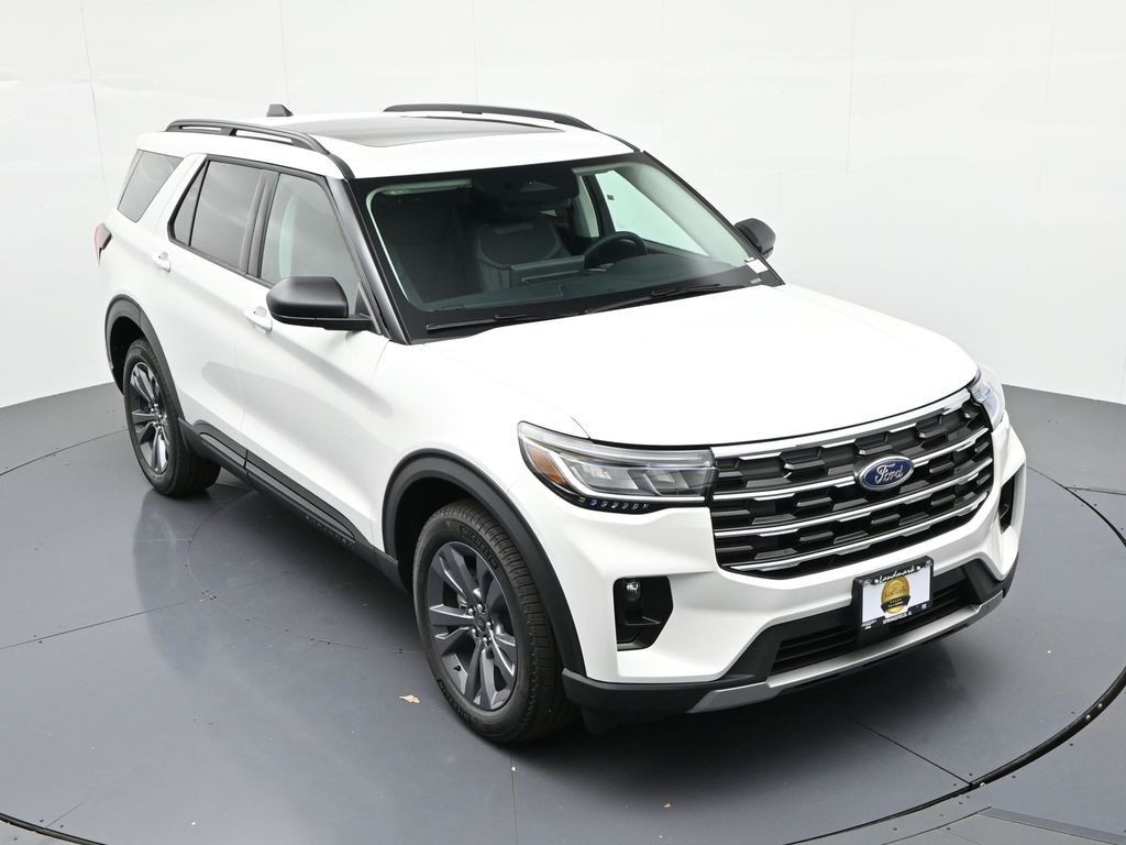 Ford Explorer Vehicle Full-screen Gallery Image 16
