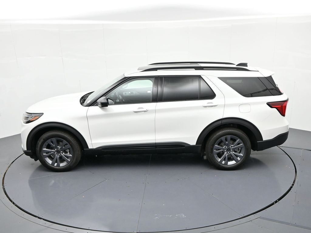 Ford Explorer Vehicle Full-screen Gallery Image 19