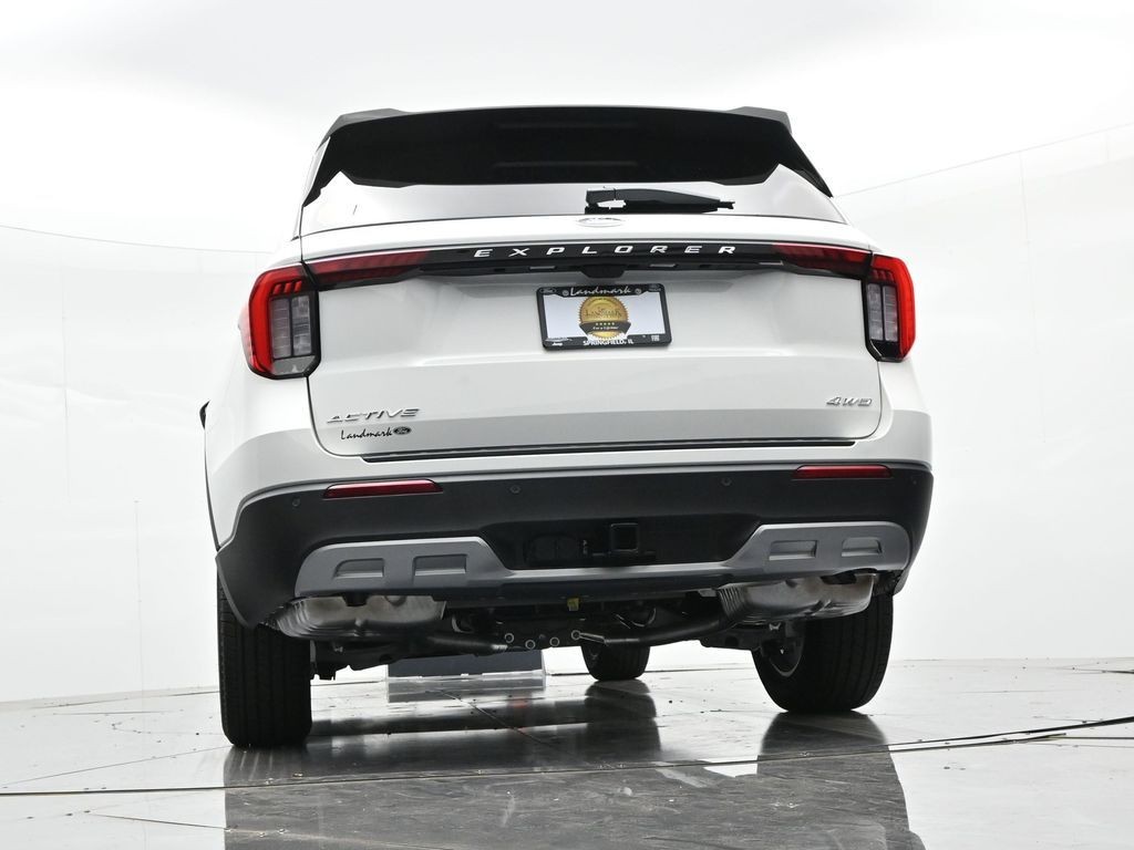 Ford Explorer Vehicle Full-screen Gallery Image 21