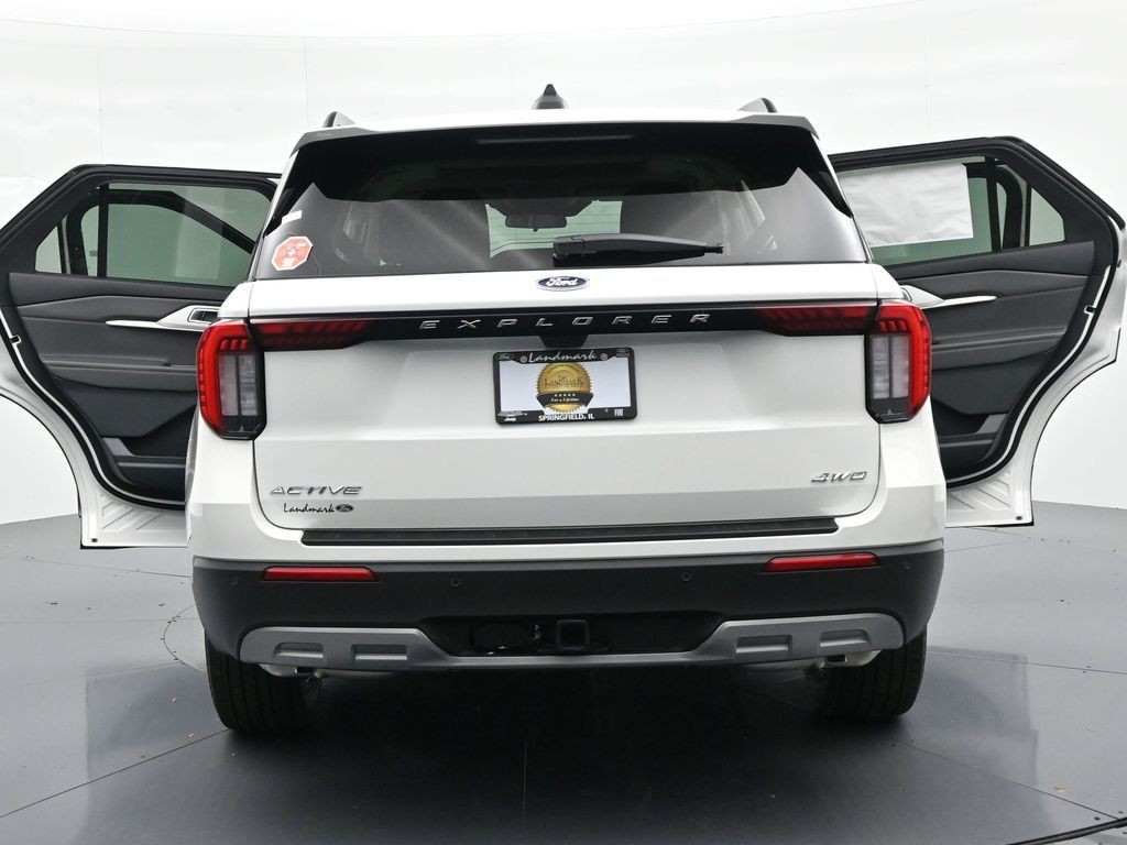 Ford Explorer Vehicle Full-screen Gallery Image 27