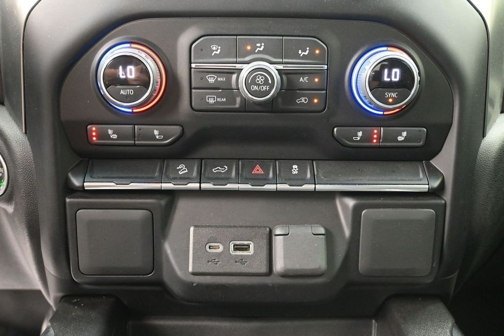 Chevrolet Silverado 1500 LTD Vehicle Full-screen Gallery Image 12